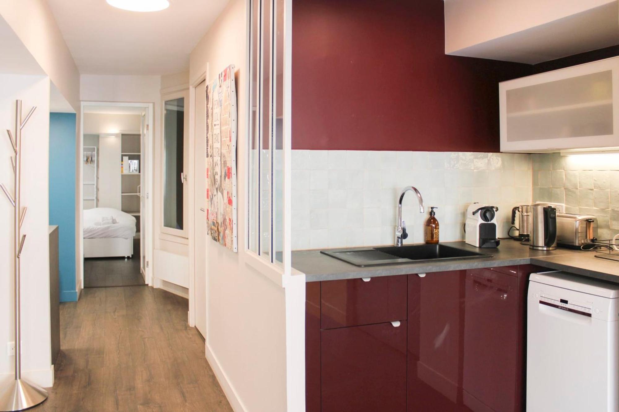 T2 In The Heart Of Near Louvre Museum *